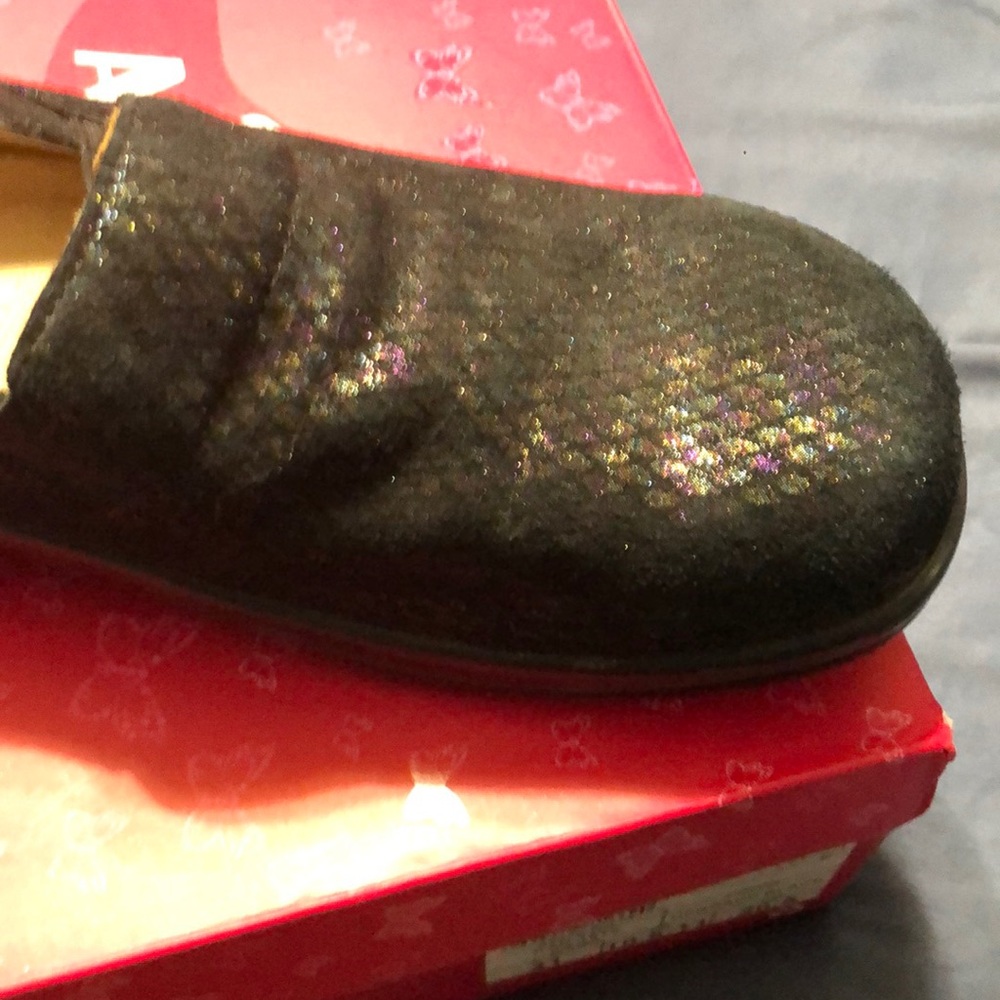 I purchase these shoes and once upon arrival I realize they were to small.